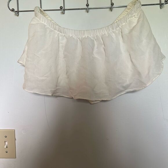 Elegant White Crop Top - Picture 4 of 4